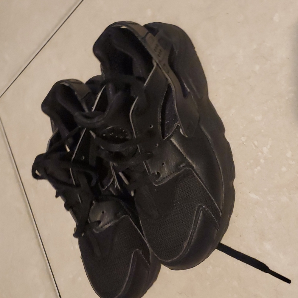 Nike Huarache run size 3y black